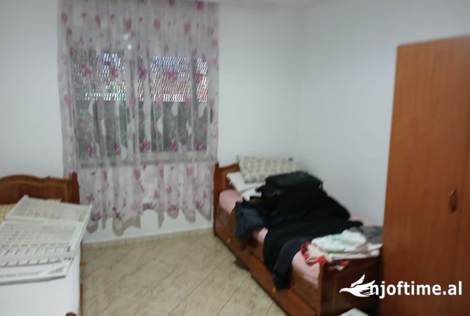 Shtepi me qera Apartament ne Tirane, 2+1, Mobilimi E mobiluar, Pagesa 40,000  Leke.