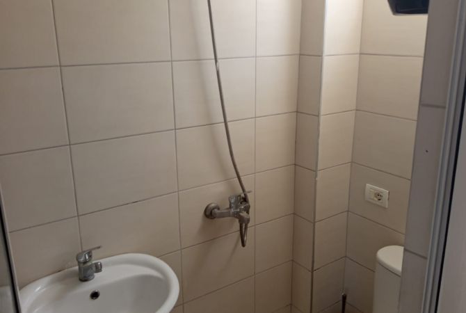 Shtepi me qera Apartament ne Tirane, Garsoniere, Mobilimi E mobiluar, Pagesa 25,000  Leke.