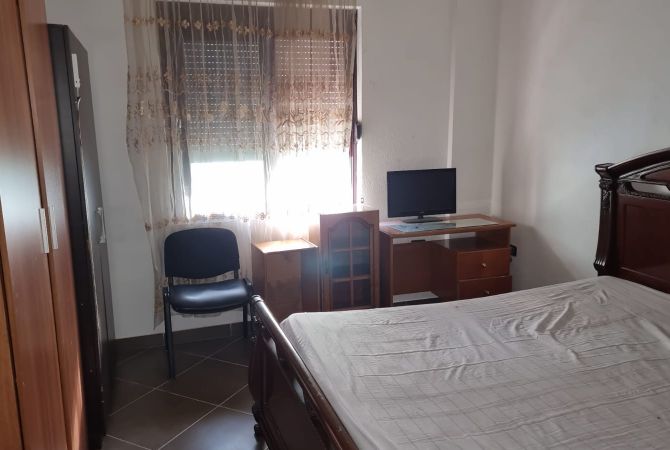 Shtepi me qera 1+1 ne Tirane - 28,000 Leke