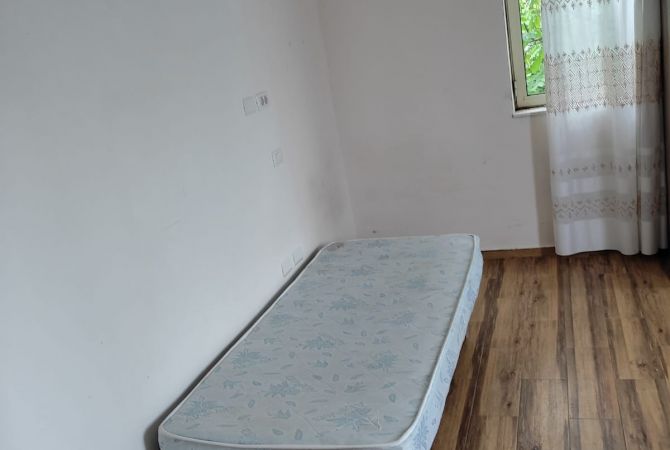 Shtepi me qera Apartament ne Tirane, Garsoniere, Mobilimi E mobiluar, Pagesa 28,000  Leke.