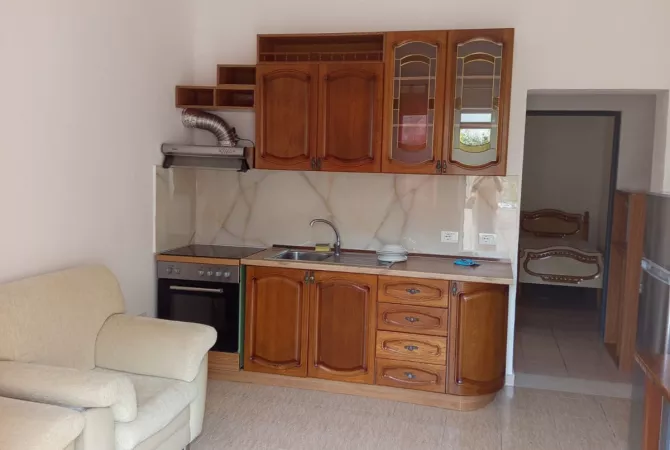 Shtepi me qera 1+1 ne Tirane - 32,000 Leke