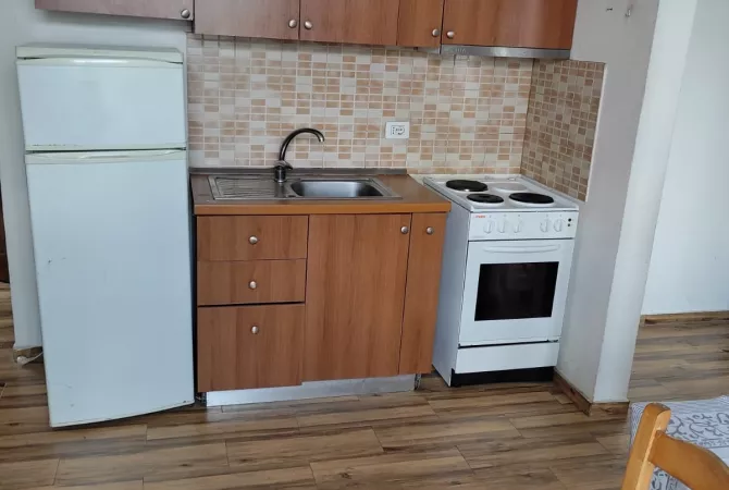 Shtepi me qera 1+1 ne Tirane - 29,000 Leke