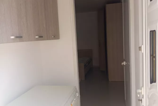 Shtepi me qera Apartament ne Tirane, Garsoniere, Mobilimi E mobiluar, Pagesa 25,000  Leke.