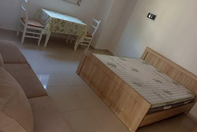 Shtepi me qera Apartament ne Tirane, Garsoniere, Mobilimi E mobiluar, Pagesa 25,000  Leke.