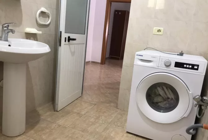 Shtepi me qera Apartament ne Tirane, 1+1, Mobilimi E mobiluar, Pagesa 35,000  Leke.