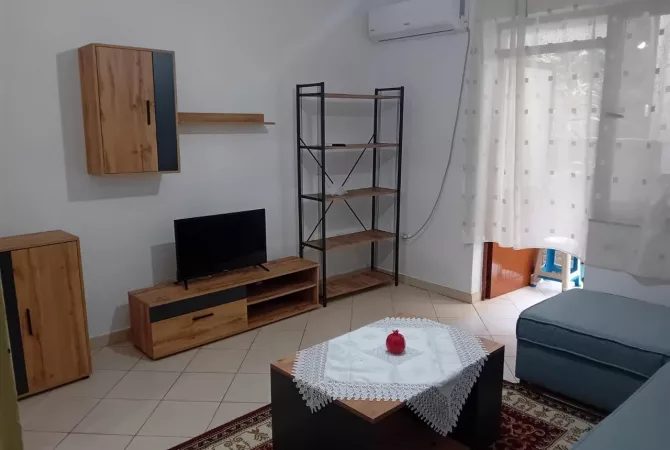 Shtepi me qera 1+1 ne Tirane - 42,000 Leke
