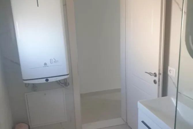 Shtepi me qera Apartament ne Tirane, 2+1, Mobilimi Pjeserisht e mobiluar, Pagesa 35,000  Leke.