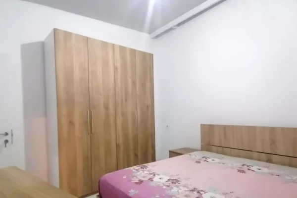 Shtepi me qera 1+1 ne Tirane - 30,000 Leke