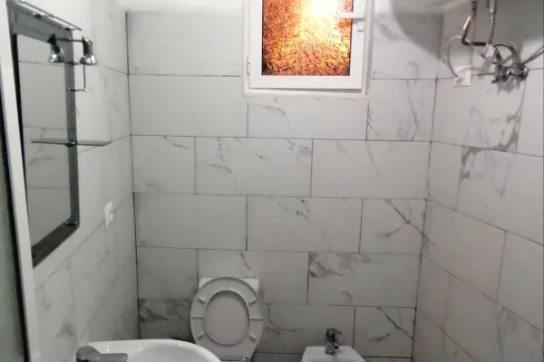 Shtepi me qera 1+1 ne Tirane - 30,000 Leke