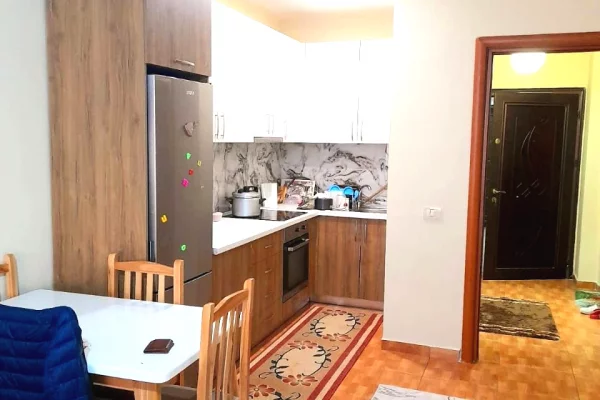 Shtepi me qera 2+1 ne Tirane - 35,000 Leke