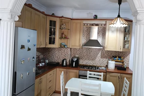 Shtepi me qera 1+1 ne Tirane - 35,000 Leke