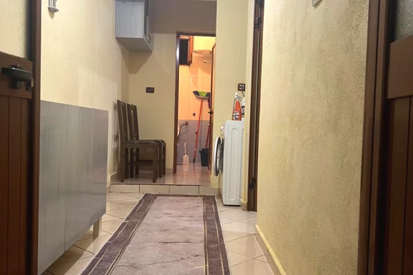 Shtepi me qera 1+1 ne Tirane - 27,000 Leke