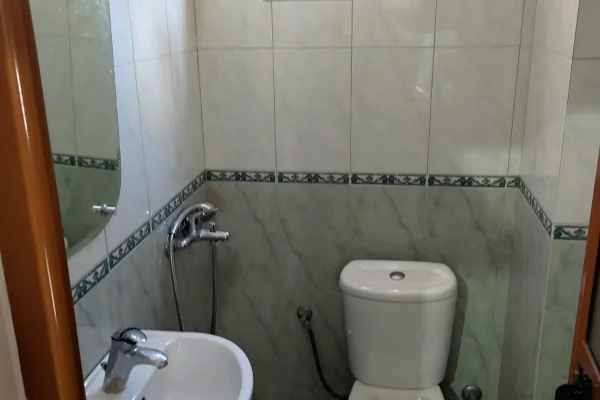 Shtepi me qera Apartament ne Tirane, Garsoniere, Mobilimi E mobiluar, Pagesa 20,000  Leke.