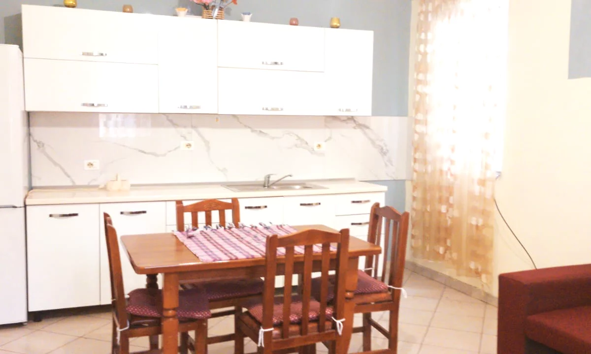 Shtepi me qera Apartament ne Tirane, 1+1, Mobilimi E mobiluar, Pagesa 27,000  Leke.