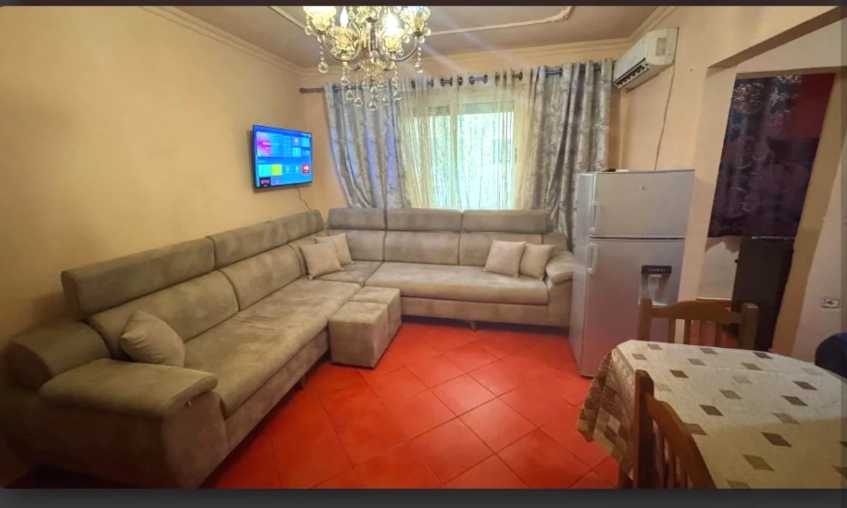Shtepi me qera Apartament ne Tirane, Garsoniere, Mobilimi E mobiluar, Pagesa 25,000  Leke.