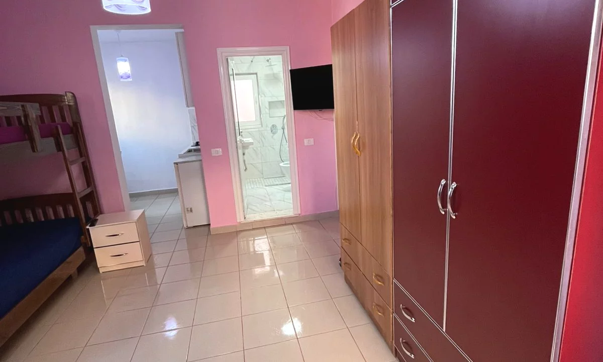 Shtepi me qera Apartament ne Tirane, Garsoniere, Mobilimi E mobiluar, Pagesa 30,000  Leke.