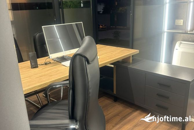 Ambient biznesi me qera 3+1 ne Tirane - 650 Euro