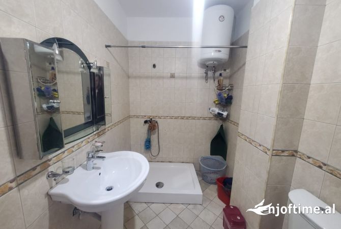 Shtepi me qera Apartament ne Tirane, 1+1, Mobilimi E mobiluar, Pagesa 490  Euro.