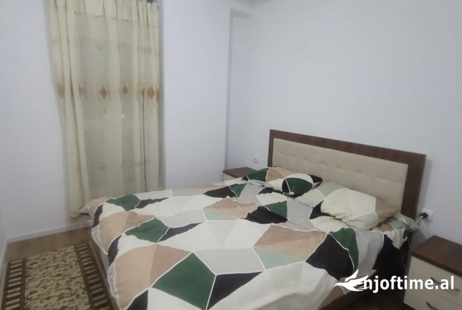Shtepi me qera Apartament ne Tirane, 2+1, Mobilimi E mobiluar, Pagesa 550  Euro.