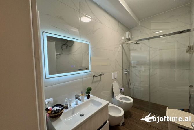 Shtepi me qera Apartament ne Tirane, 2+1, Mobilimi E mobiluar, Pagesa 800  Euro.