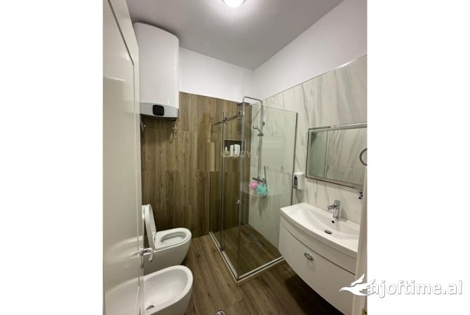 Shtepi me qera Apartament ne Tirane, 2+1, Mobilimi E mobiluar, Pagesa 650  Euro.