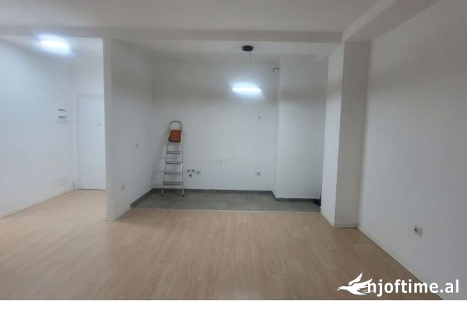 Shtepi me qera 2+1 ne Tirane - 700 Euro