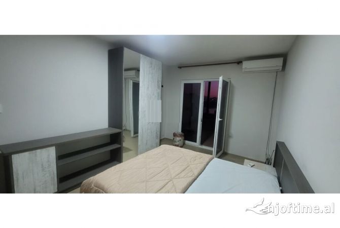 Shtepi me qera 7+1 ne Tirane - 400,000 Leke