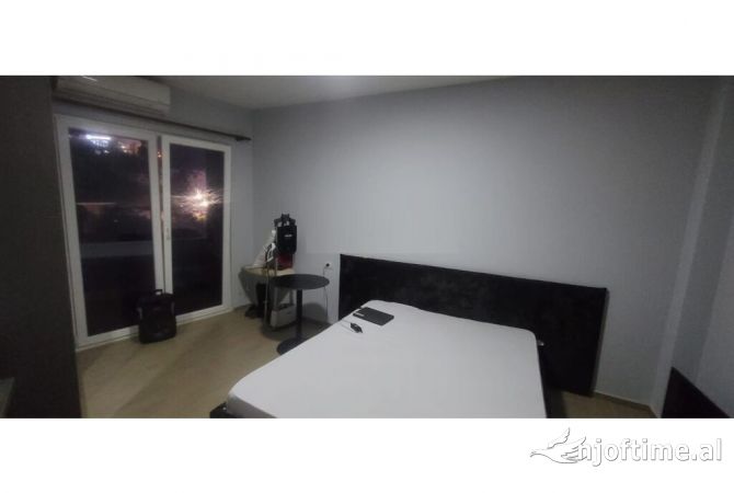 Shtepi me qera Penthose(kati i fundit panoramik) ne Tirane, 7+1, Mobilimi E mobiluar, Pagesa 400,000  Leke.