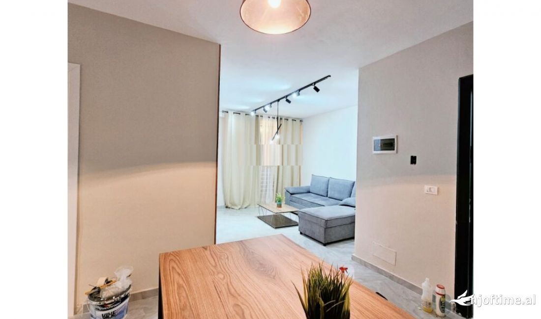 Shtepi ne shitje Apartament ne Tirane, 2+1, Mobilimi E mobiluar, Pagesa 89,000  Euro.