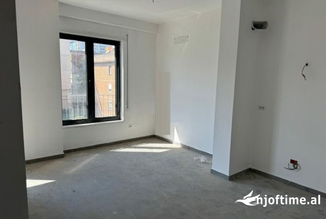 Shtepi me qera 1+1 ne Tirane - 45,000 Leke