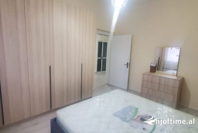 Shtepi me qera Apartament ne Tirane, 2+1, Mobilimi E mobiluar, Pagesa 500  Euro.