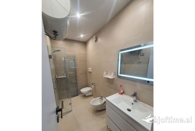 Shtepi me qera 2+1 ne Tirane - 1,200 Euro