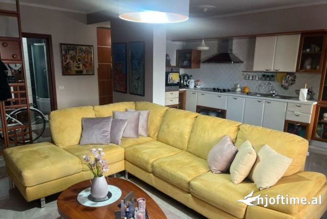 Shtepi me qera 2+1 ne Tirane - 1,200 Euro