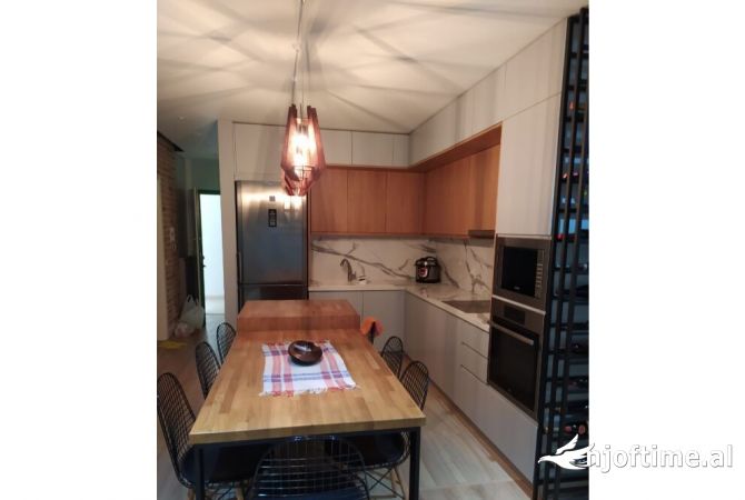 Shtepi me qera 2+1 ne Tirane - 700 Euro