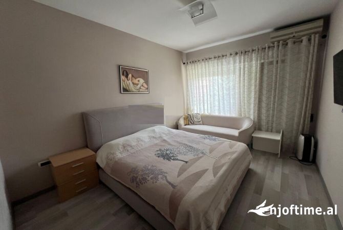 Shtepi me qera 2+1 ne Tirane - 900 Euro
