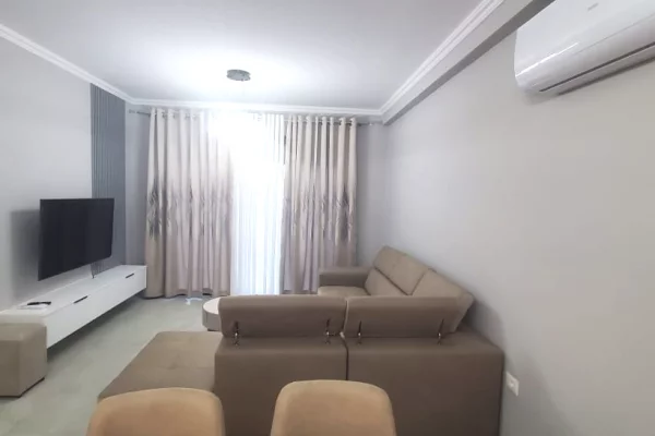 Shtepi me qera Apartament ne Tirane, 2+1, Mobilimi E mobiluar, Pagesa 1,100  Euro.