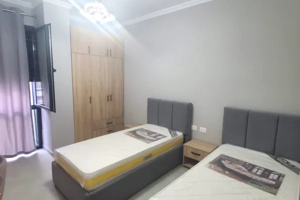 Shtepi me qera Apartament ne Tirane, 2+1, Mobilimi E mobiluar, Pagesa 1,100  Euro.