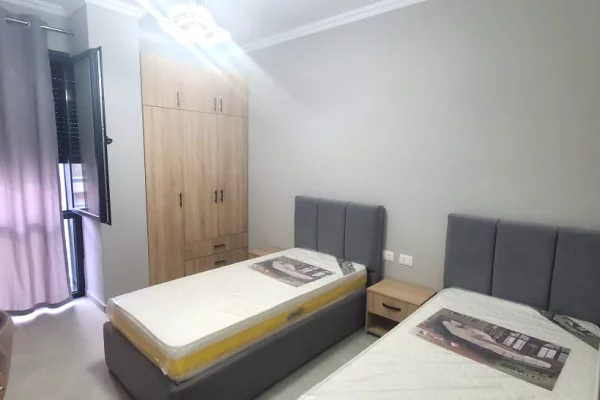Shtepi me qera Apartament ne Tirane, 2+1, Mobilimi E mobiluar, Pagesa 1,100  Euro.