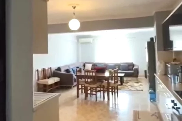 Shtepi me qera 2+1 ne Tirane - 60,000 Leke