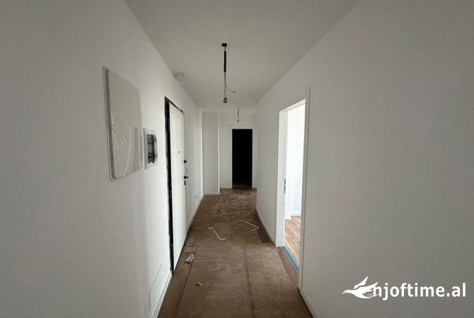 Shtepi me qera 2+1 ne Tirane - 1,200 Euro