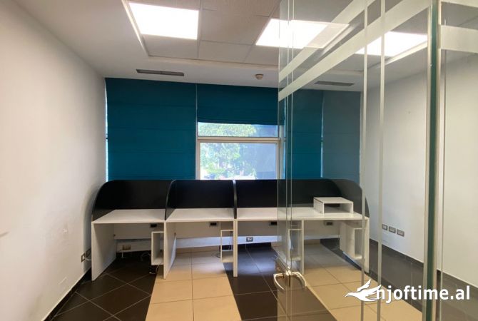 Ambient biznesi me qera 3+1 ne Tirane - 4,500 Euro