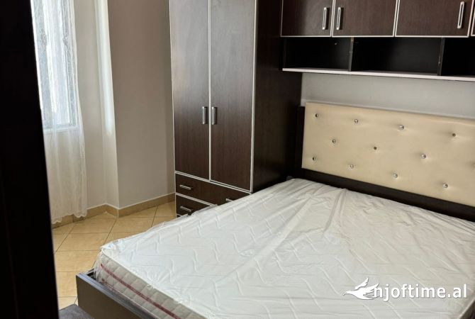 Shtepi me qera 1+1 ne Tirane - 35,000 Leke