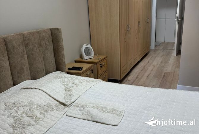 Shtepi me qera Apartament ne Tirane, 3+1, Mobilimi E mobiluar, Pagesa 900  Euro.