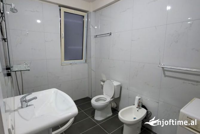 Shtepi me qera 2+1 ne Tirane - 40,000 Leke