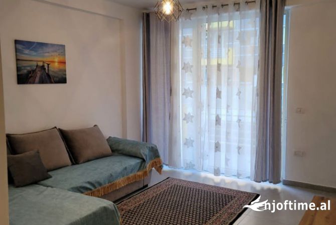 Shtepi me qera Apartament ne Tirane, 2+1, Mobilimi E mobiluar, Pagesa 40,000  Leke.