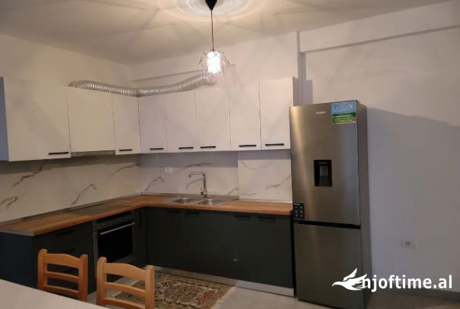 Shtepi me qera Apartament ne Tirane, 2+1, Mobilimi E mobiluar, Pagesa 40,000  Leke.