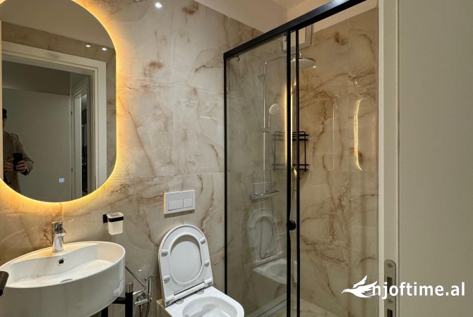 Shtepi me qera Apartament ne Tirane, 2+1, Mobilimi E mobiluar, Pagesa 1,000  Euro.