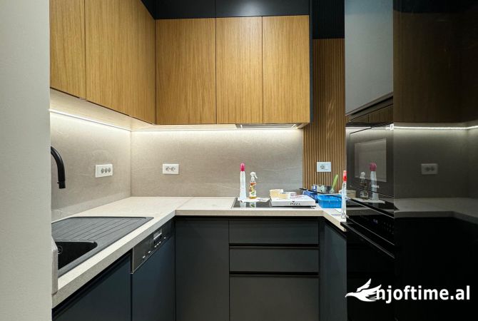 Shtepi me qera 2+1 ne Tirane - 1,000 Euro