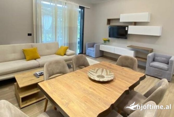 Shtepi me qera 2+1 ne Tirane - 1,700 Euro