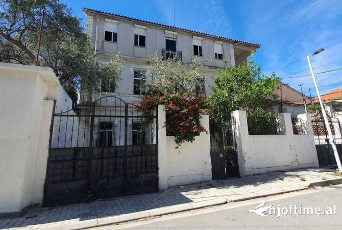 Shtepi ne shitje 7+1 ne Vlore - 480,000 Euro